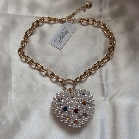Betsey Johnson Gold Tone Pop Heart Faux Pearl & Crystal Statement Necklace NWT - Picture 2 of 13